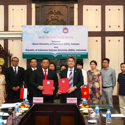 Hanoi University of Pharmacy sign a Memorandum of Understanding with Republic of Indonesia Defense University
